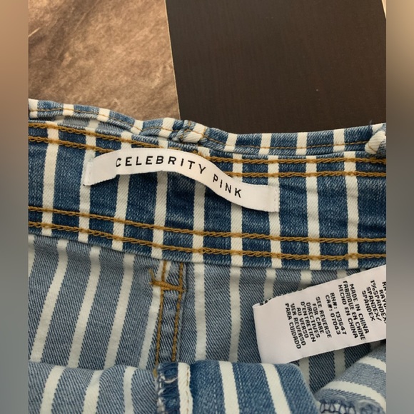 Celebrity Pink Shorts. Size 1/25. NEW. I bought it in Dillards - Picture 6 of 7
